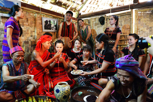 Lễ cưới truyền thống của dân tộc Pa cô